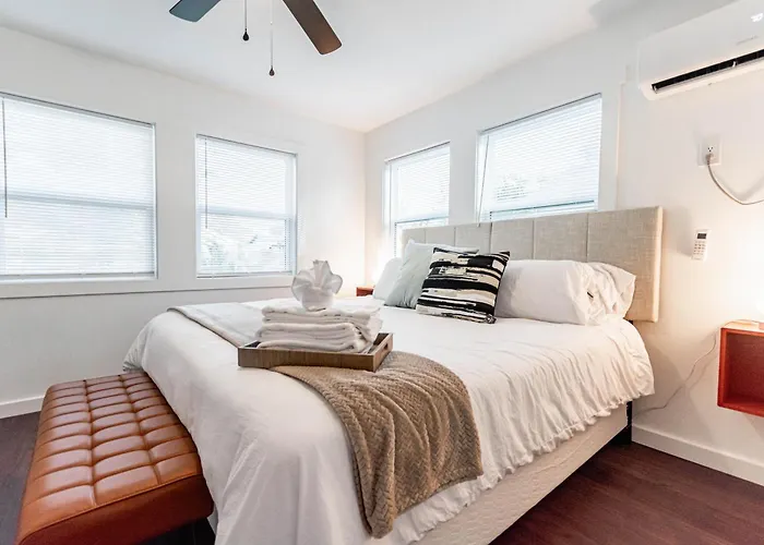 Escape With A Private Fenced Yard Holiday home