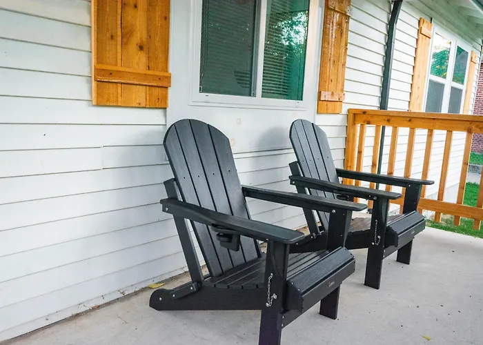 Escape With A Private Fenced Yard Holiday home Tulsa