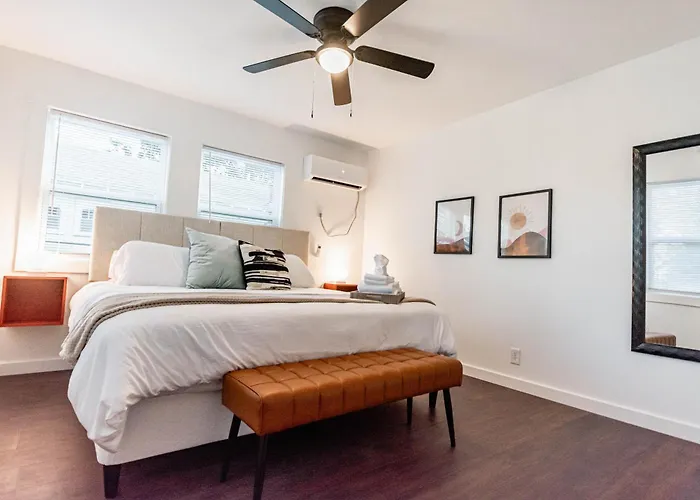 Escape With A Private Fenced Yard *